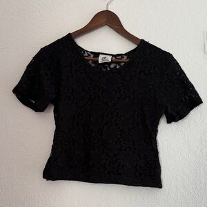 Maggie Lawrence Black Lace Short Sleeve Crop Top Size M Sheer Back Dressy Chic